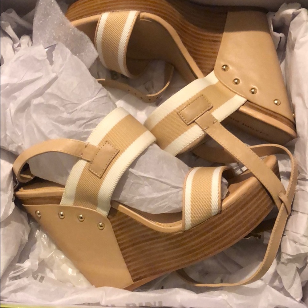 Wedge heels